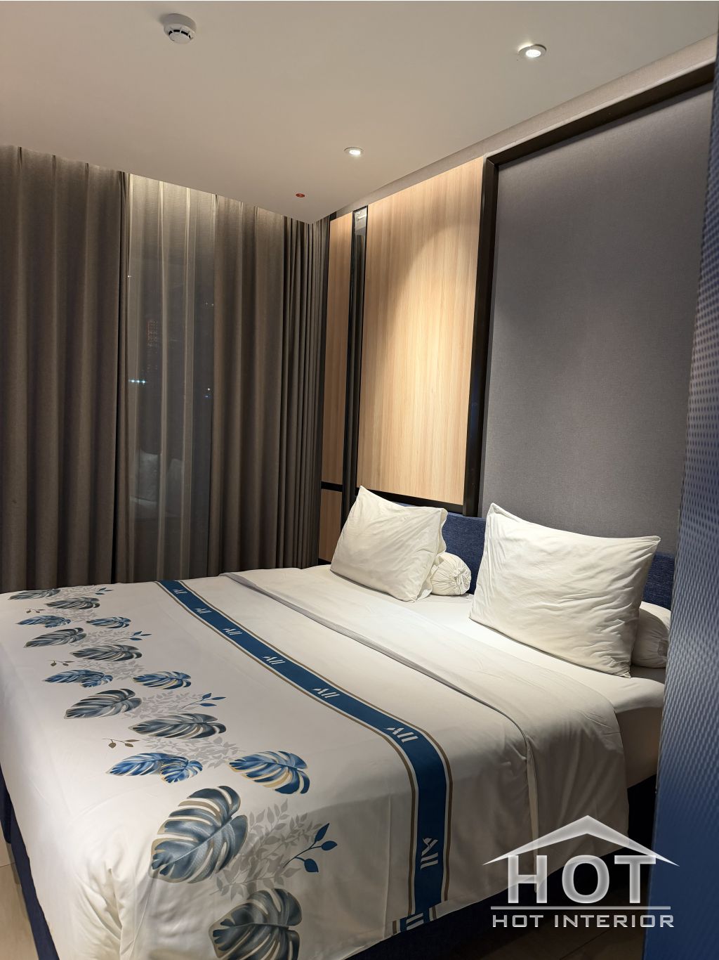 Design Interior Kamar Hotel Modern Industrial Minimalis dengan sentuhan Lighting industrial (Eco Contemporary) didesign oleh Hot Interior, dibuat oleh Hot Interior